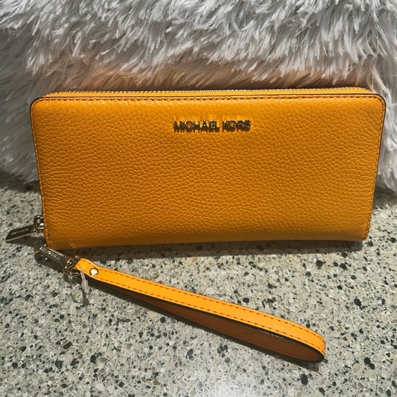 NWT-Michael Kors Jet set Travel Continental  Wristlet/wallet - Picture 8 of 9